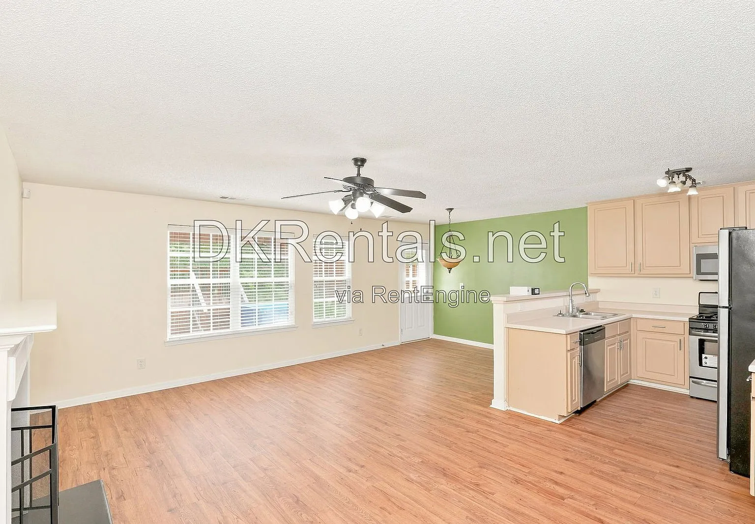3 bed, 2.5 bath, 1606 sqft, $2,150 — Photo 2