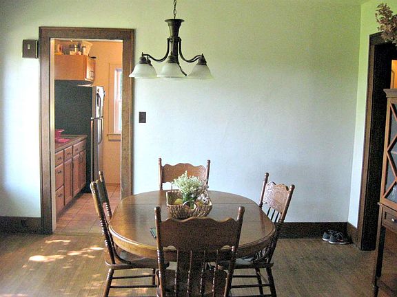 4th image of 830 E B St