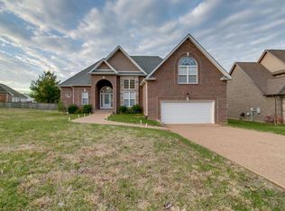 105 Landons Cir, White House, TN 37188