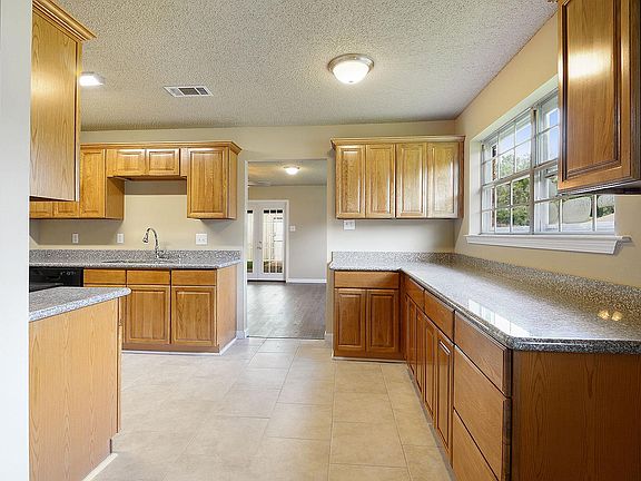 3rd image of 5151 McCormick Ave