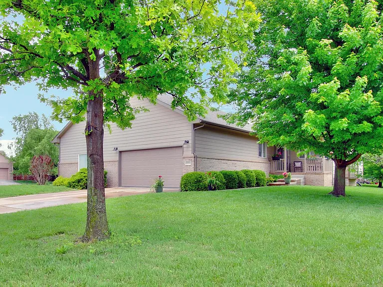 2314 N Shefford Cir — Photo 8