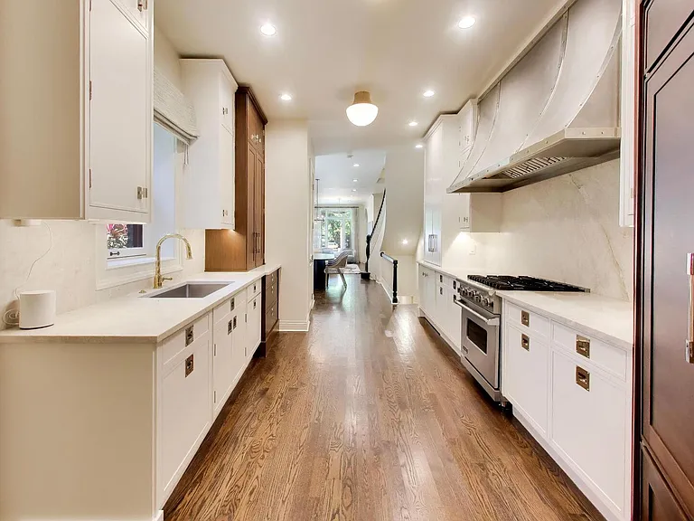 45 E Division St — Photo 16