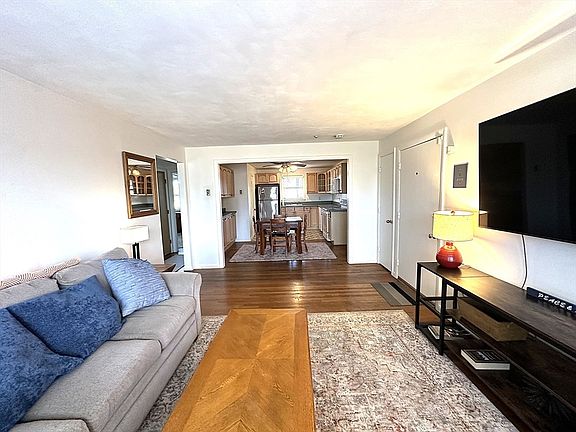 3rd image of 462 Nahatan St APT C5