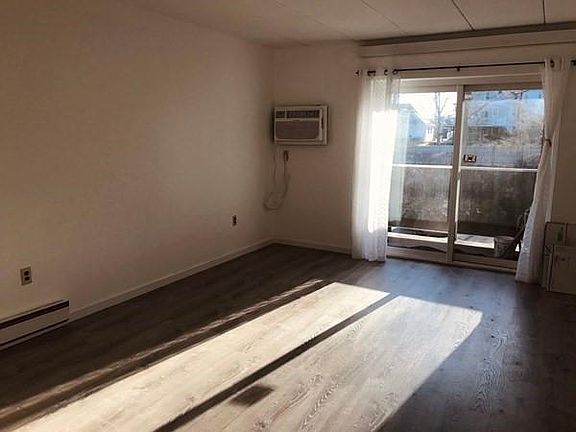 2nd image of 179 Presidents Ln Unit 3M