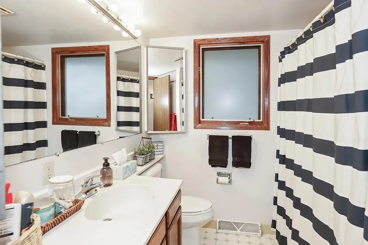 4 Bedroom Single Family Home — Photo 4
