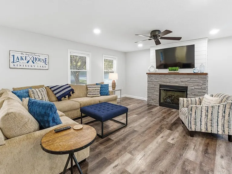 376 Peachtree Dr — Photo 8