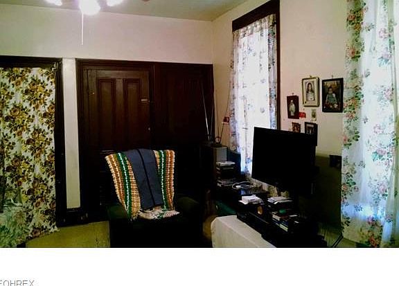 5th image of 3144 Woodbine Ave