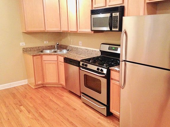 3rd image of 2124 N Hudson Ave APT 104