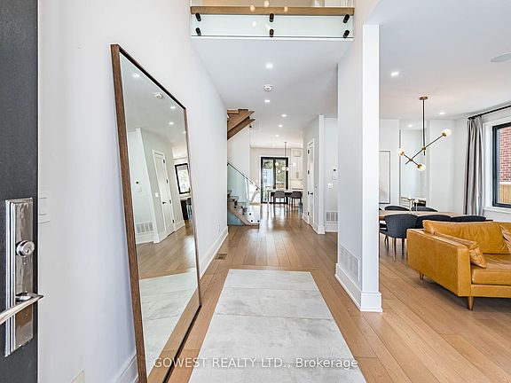4th image of 402 Niar Ave