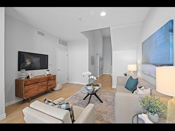 3rd image of 286 N Madison Ave Unit 403