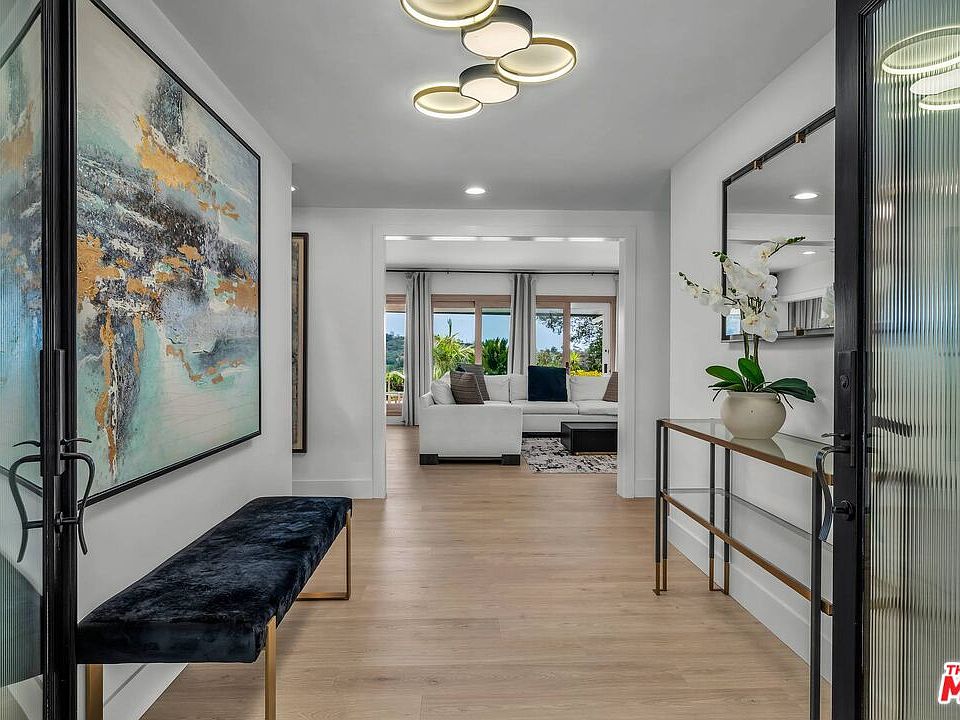 1st image of 2144 Banyan Dr