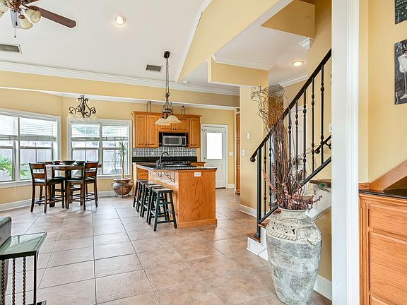 3rd image of 140 Ambiance Cir