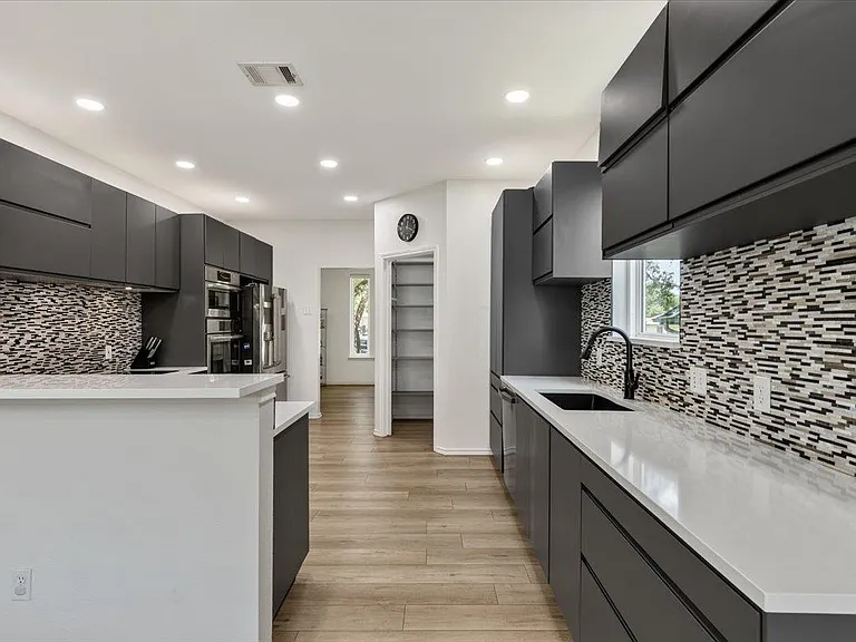 706 Hilltop Dr — Photo 10