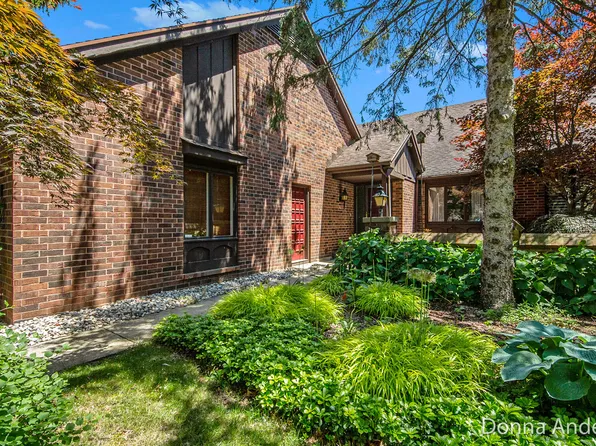 3146 E Gatehouse Dr SE, Grand Rapids, MI 49546