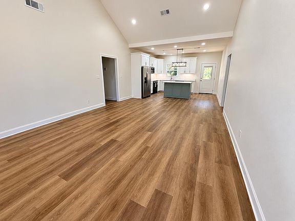 4th image of 3482 Walsh Rd