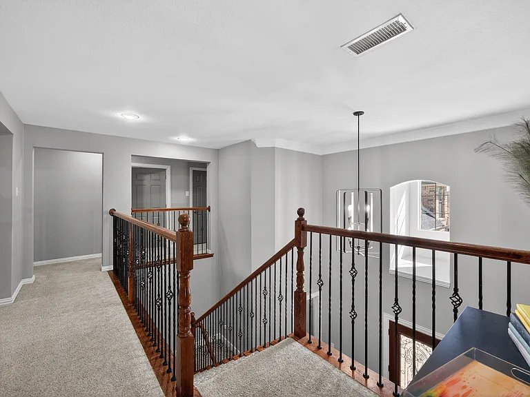 301 Foxcroft Ln — Photo 23