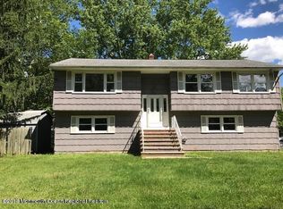 572 Tennent Rd, Manalapan, NJ 07726