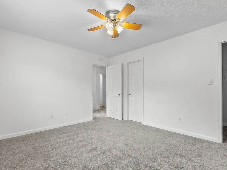 Skyside Landing Apartments — Photo 40