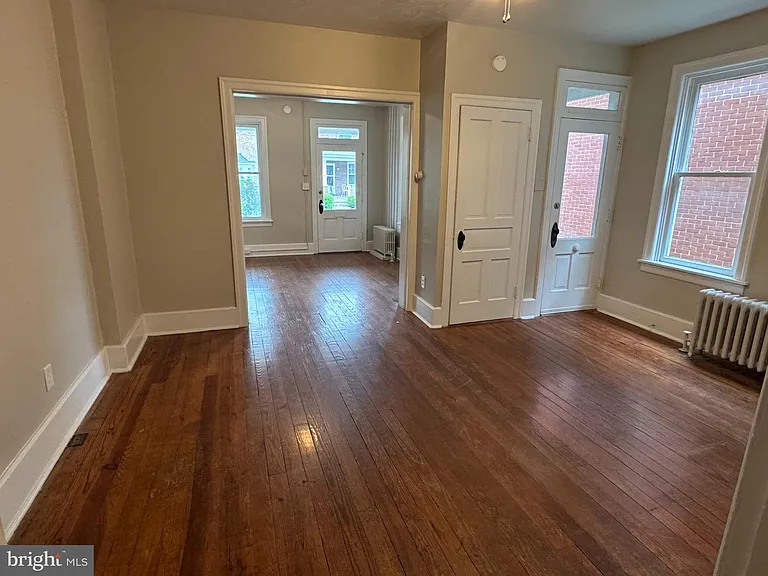 453 W Middle St — Photo 4