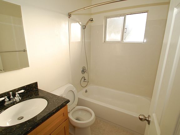 4th image of 2224 Jefferson Ave #A