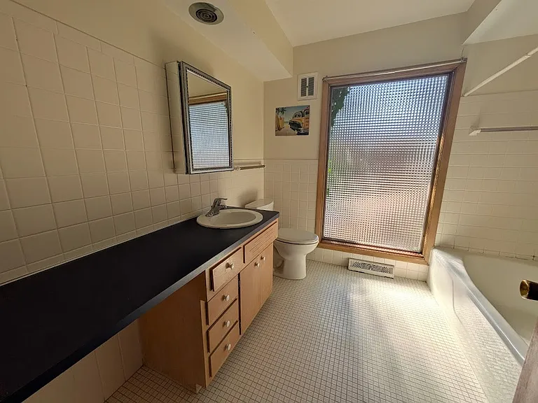 6234 N Canterbury Rd #UPSTAIRS — Photo 24