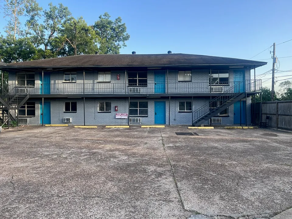 7430 Mount St #101