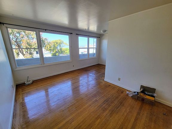 2nd image of 300-314 Anzavista Ave #306