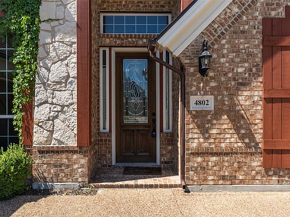 4th image of 4802 Comstock Way