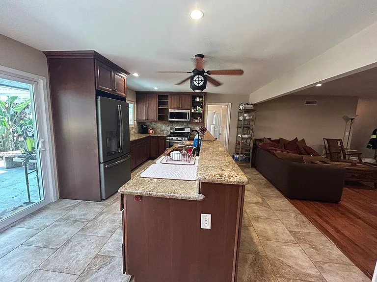 420 Osborne St — Photo 10