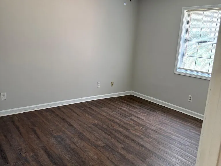1915 Patterson Cir — Photo 10
