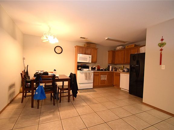2nd image of 204 & 206 E Marietta Ct