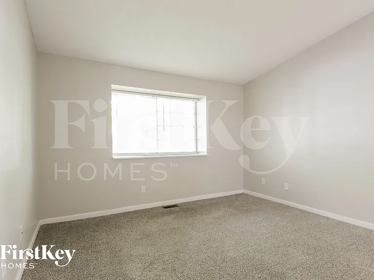 274 Meadow Glen Dr — Photo 7