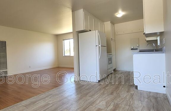 4th image of 919 Clinton St #8