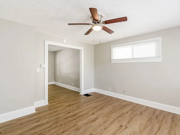 68 W Park Ave — Photo 10