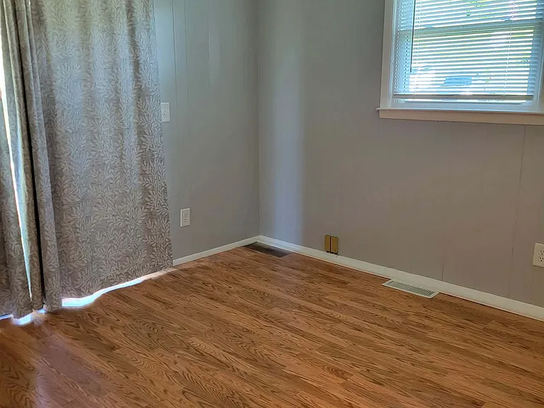 110 Hawthorne Ln — Photo 40