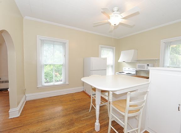 4th image of 133 N Brainard St #201