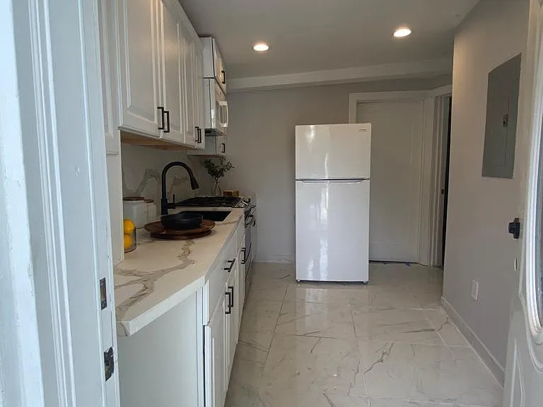 245 S Thurston Ave #5 — Photo 6