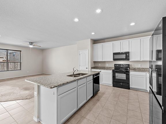 3rd image of 4244 Leeds Dr