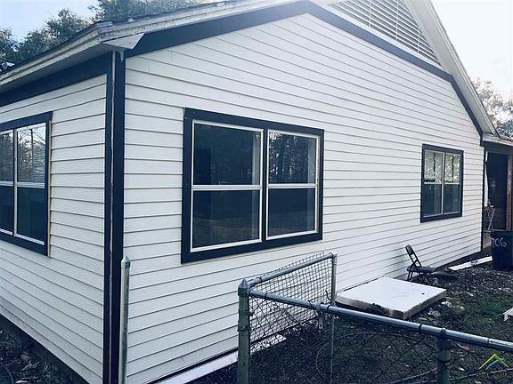 4th image of 706 School Dr