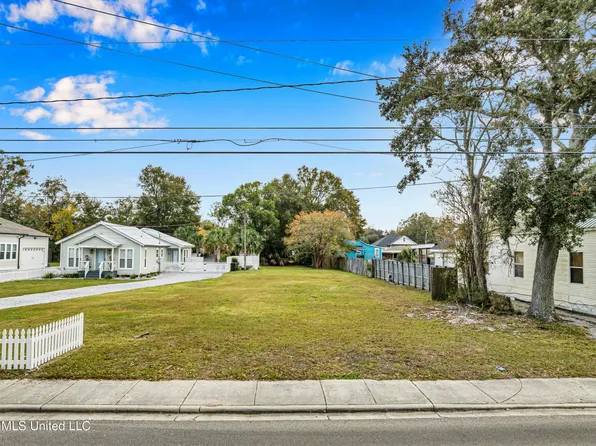 412 Main St, Bay Saint Louis, MS 39520