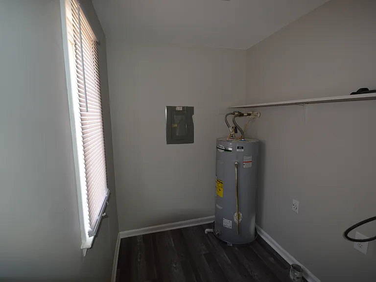 831 N Franklin St — Photo 7