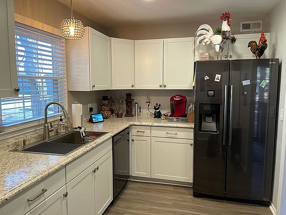 4th image of 3317 Regents Park Ln Unit E
