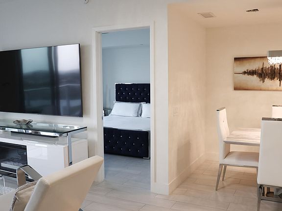 5th image of 2000 Metropica Way #811
