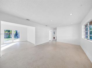 1445 W 5th Ln, Hialeah, FL 33010