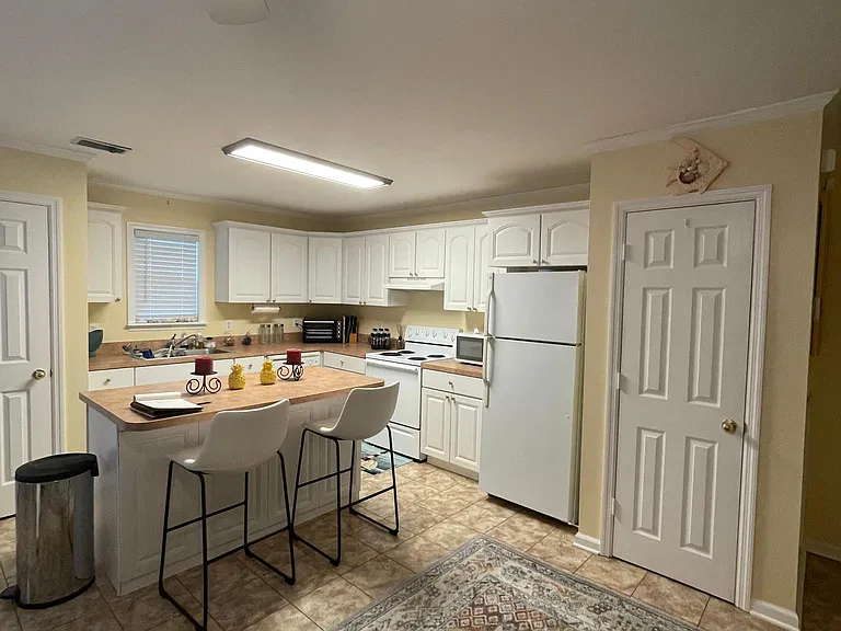656 Hickory Bluff Dr #2 — Photo 2