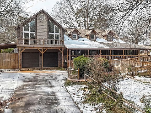 3rd image of 1842 Rock Springs Cir