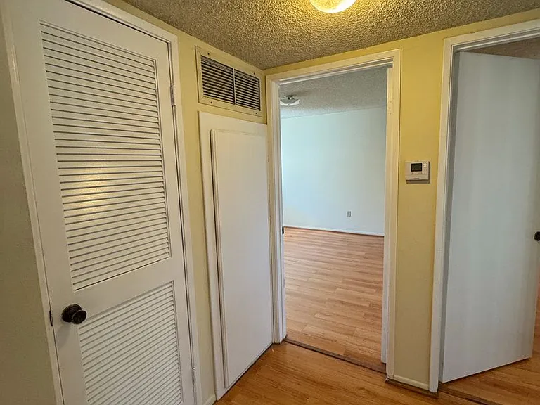 1004 E Garfield Ave — Photo 9