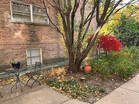 5th image of 319 Custer Ave APT 3E