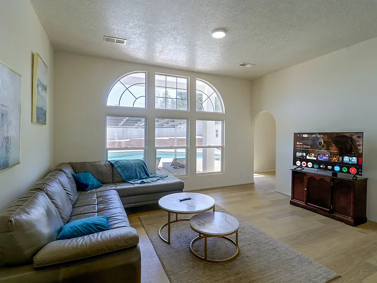 Syr Ct NE — Photo 2