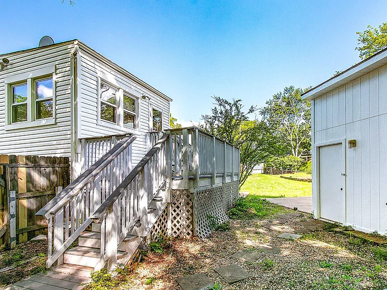 9802 Lomond Dr — Photo 24